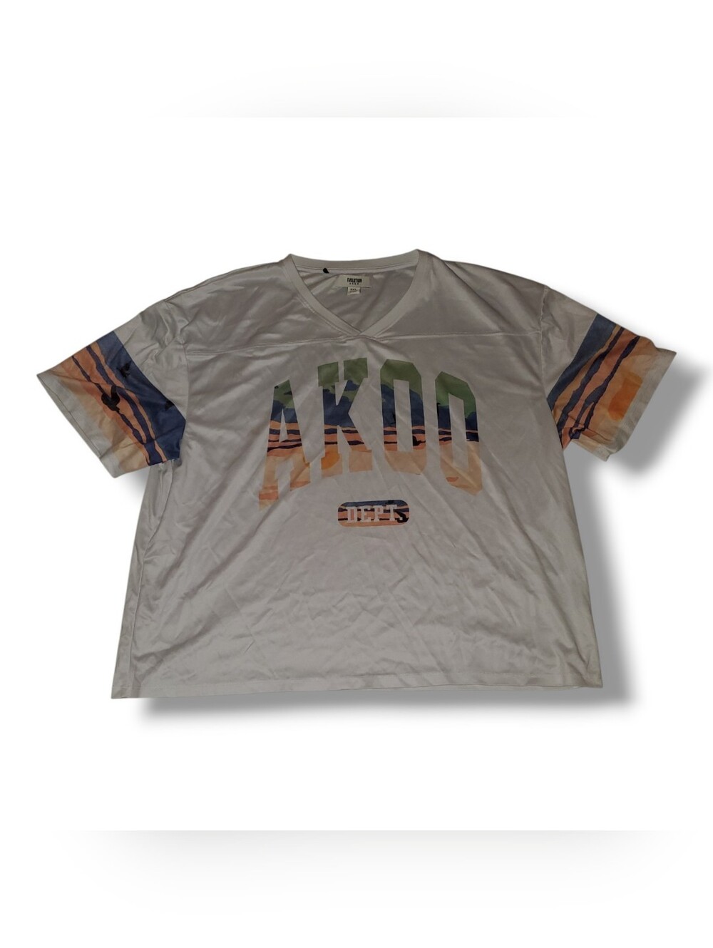 AKOO Graphic V-Neck Tee in Multi-Color Print